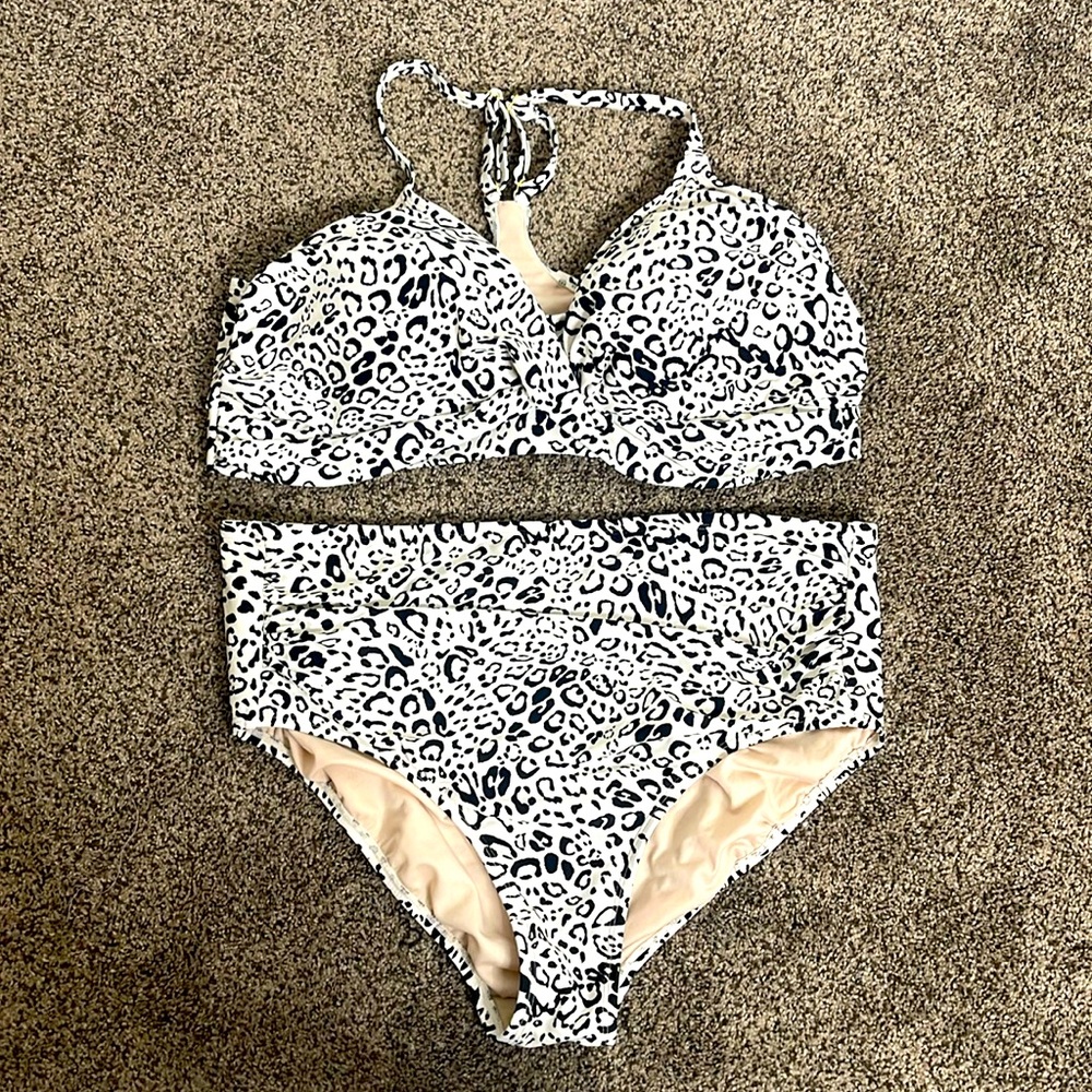 Kona Sol NWOT Animal print High waisted 2pc swimsuit